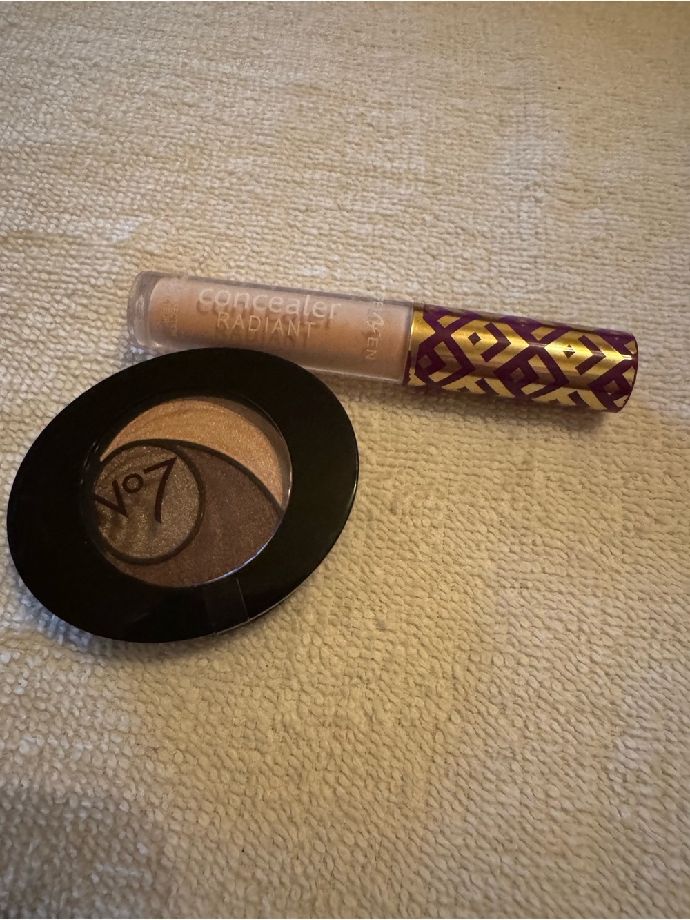 Radiant Concealer and Shimmer Eyeshadow Duo - Bronze & concealer